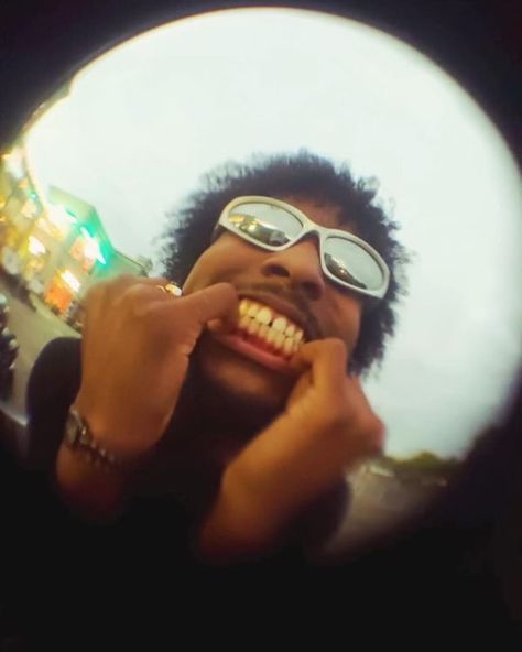 #fisheye #y2k Fisheye Face, Fisheye Pictures, Fish Eye Lens Photos, Fish Eye Poses, Fisheye Photos, Eyewear Ad, Fisheye Photography, Crap Eyewear, Hands On Face