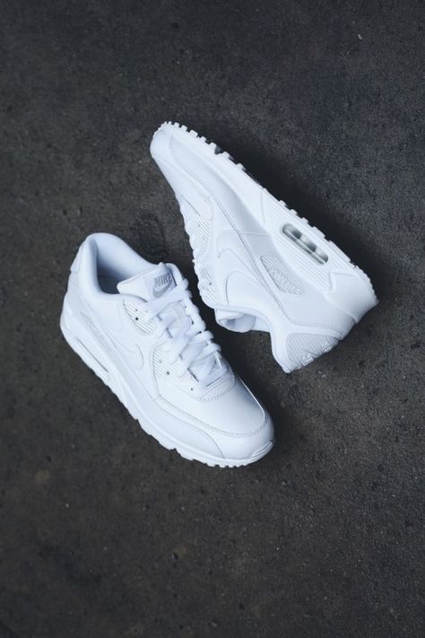 #Nike #Air #Max 90 @beasophiachambe I might get these but I can't find the white ones in the stores More Sleeping Wear, How To Clean White Shoes, White Nike Air, Nike Free Run, Nike Shoes Cheap, Nike Free Shoes, Nike Shoes Outlet, Nike Shox, Cheap Nikes