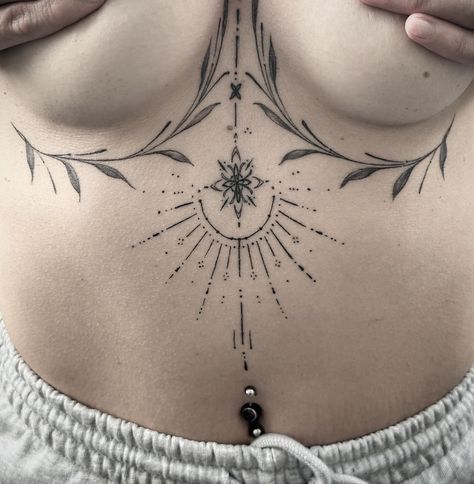 Tattoo Under The Chest, Underboob Henna, Under Breast Tattoos For Women, Mesmerizing Tattoos, Under Breast Tattoos, Tattoo Designs Chest, Underbreast Tattoo, Under Breast Tattoo, Chest Neck Tattoo