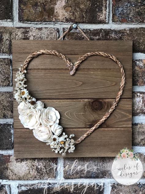 Wood Flower Wall Decor, Wood Signs With Flowers, Farmhouse Wooden Decor, Diy Valentine Gifts To Sell, Dollar Tree Spring Crafts, Valentine Crafts To Sell, Dollar Tree Crafts To Sell, Farmhouse Valentines Decor, Valentine Wood Crafts