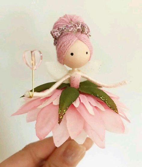 Pixie Doll, Handmade Fairy, Yarn Dolls, Bendy Doll, Felt Fairy, Doll Diy Crafts, Fairy Crafts, Clothespin Dolls, Paper Flowers Craft