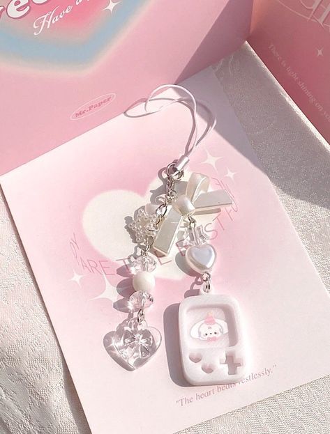 ♡◞ cr: link Aesthetic Jewellery Packaging, Phone Keychain, Diy Keychains, Diy Wire Jewelry Rings, Diy Beaded Rings, Wire Jewelry Rings, Cute School Stationary, Coquette Girl, Packaging Ideas Business