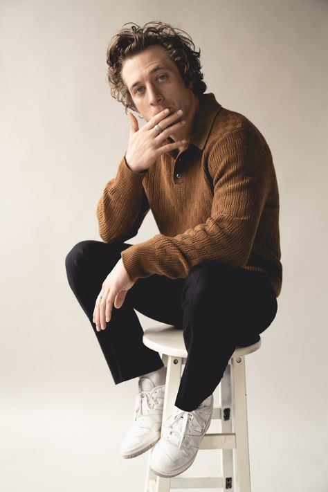 Editorial via Production Paradise Actor Photoshoot, The Bear Outfits, Man Model, Man Fashion Editorial Photography, Mens Editorial Shoot, Men Editorial, Menswear Editorial, Jeremy Allen White Style, Jeremy Allen White Fashion