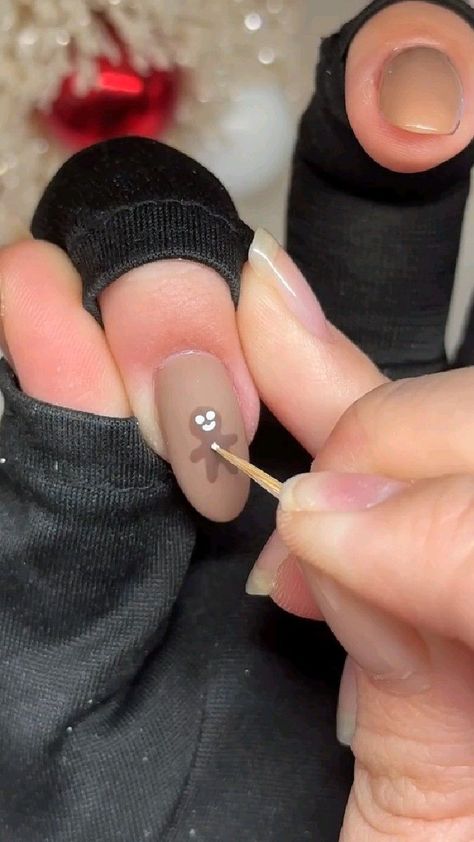 Nails shape Winter Nails Aesthetic 2023, Winter Nail Inspo 2023 Short, Christmas Nails 2023 Easy, Nails Inspiration Winter 2023, Nail Designs For Short Nails Winter, Christmas Aesthetic Nails Short, Easy Winter Nails Short, Christmas Design For Short Nails, Short Nail Designs Winter 2023