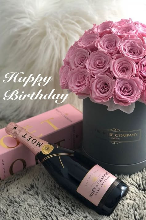 Moet Chandon Aesthetic, Black White And Pink Aesthetic, Roses For Birthday, Rose Box Gift, Flowers And Wine, Box Of Roses, Happy Birthday Flowers, Happy Birthday Bouquet, Happy Birthday Flowers Wishes