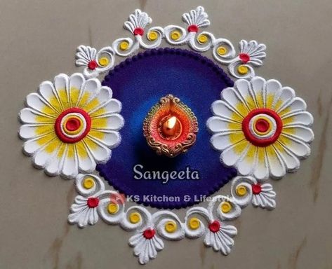 Yellow Rangoli, White Rangoli, Colour Rangoli, Easy Rangoli Designs Videos, Very Easy Rangoli Designs, Rangoli Designs Photos, Rangoli Designs Simple Diwali, Easy Rangoli Designs Diwali, Rangoli Side Designs