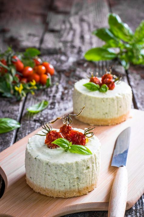 Cheesecake Salata, Savory Cheesecake, Holiday Appetizers Recipes, Mini Cheesecakes, Finger Food Appetizers, Appetizer Salads, Mini Foods, Food Obsession, Savoury Dishes