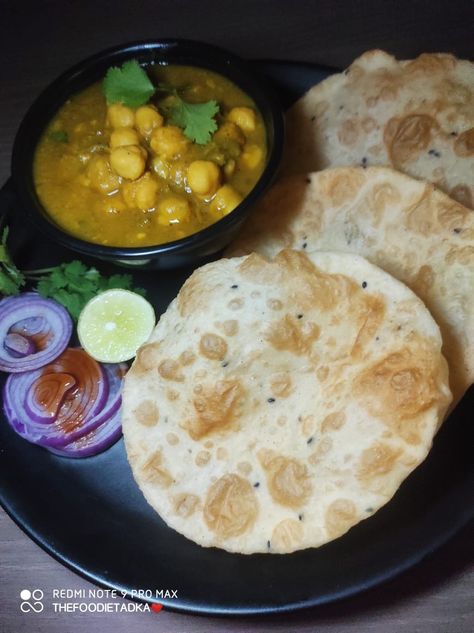 Chhola bhatura recipe Chole Bhature Recipe, Bhature Recipe, Punjabi Chole, Chole Bhature, Famous Recipe, Coriander Powder, Cooking For One, Chopped Tomatoes, Super Yummy