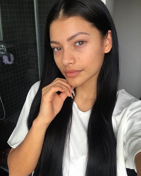 Ivana Santacruz 🦋 auf Instagram: „Sundays 💕“ Ivana Santacruz, Face Inspiration, Bare Face, Beauty Queen, Beauty Queens, Hair Goals, Mirror Selfie, Wonder, Instagram Post