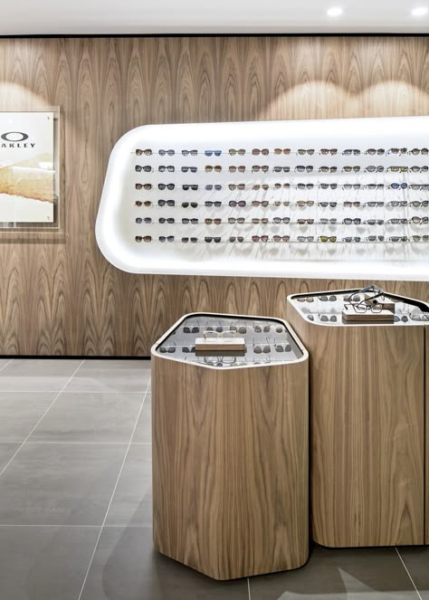 Antwerp Studio Pinkeye Designs Van Gorp Optician Eyeglass Display, Eyewear Store Design, Optometry Office, Eyewear Display, Eyeglass Stores, Retail Interior Design, Current Design Trends, Retail Inspiration, Store Interiors