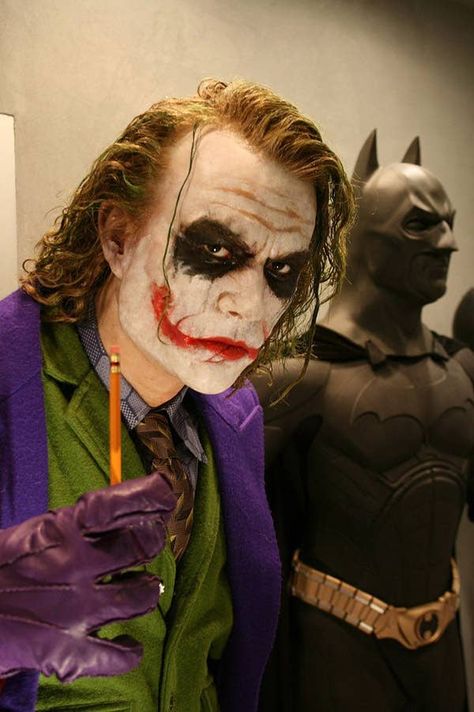 Hyper Realistic Sculptures Of Movie Characters Joker Makeup Heath Ledger, Joker Makeup Men, Joker Ledger, Joker And Batman, Joker Comic, Joker Makeup, Der Joker, Joker Heath, Heath Ledger Joker