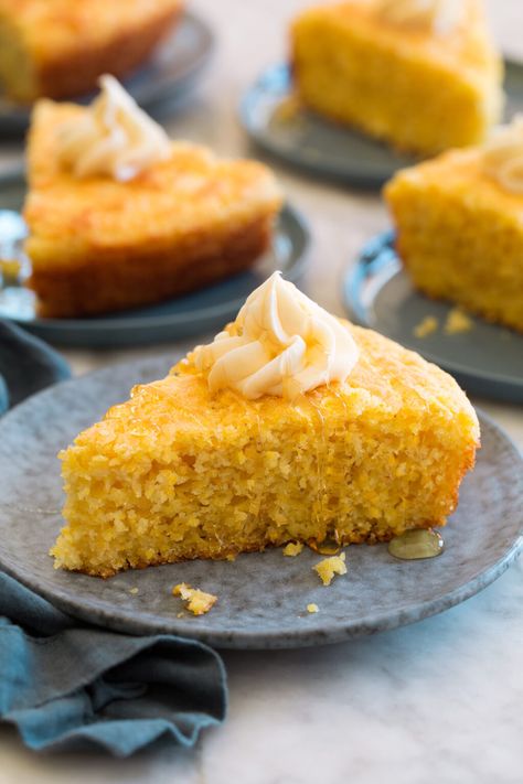 Southern Skillet Cornbread Easy Buttermilk Cornbread Recipe, Easy Buttermilk Cornbread, Best Cornbread Recipe, Buttermilk Cornbread, Honey Cornbread, Skillet Cornbread, Homemade Cornbread, Sweet Cornbread, Cornbread Recipe