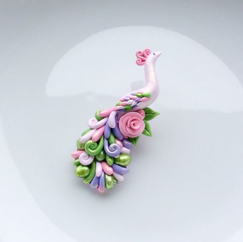 Clay Peacock, Lilac And Green, Peacock Brooch, Rainbow Party Decorations, Etsy Jewellery, Clay Birds, Polymer Clay Flower Jewelry, Coral Art, Clay Inspiration