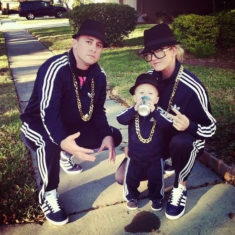 DIY Run DMC Halloween Family Costume Idea Run Dmc Costume, 80s Party Outfits, Hallowen Costume, Homemade Costumes, Run Dmc, Homemade Halloween, Halloween Costumes Makeup, Group Halloween Costumes, Family Costumes