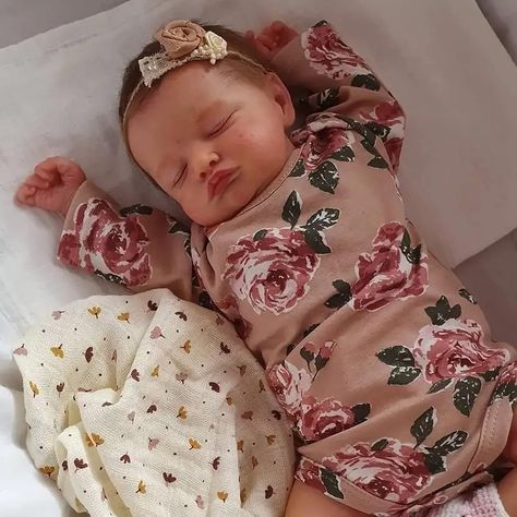 Reborn Baby Girl Dolls - 20 inch Lifelik Newborn Baby with Realistic Veins for Kids Age 3 +, Brown Realistic Baby Dolls Newborns, Baby Dolls That Look Real, Three Month Old Baby, Real Looking Baby Dolls, Old Baby Clothes, Real Life Baby Dolls, Real Baby Dolls, Silicone Reborn Babies, Silicone Baby Dolls