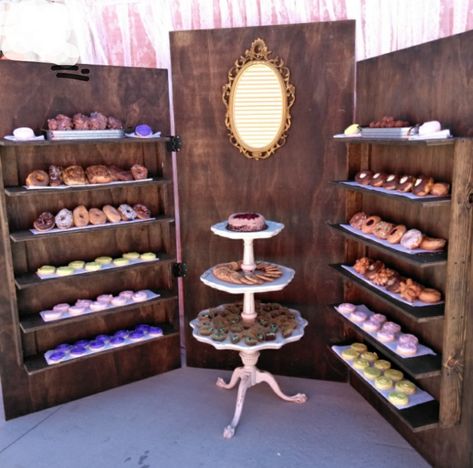 Diy Cupcake Wall, Dessert Booth, Dessert Display Ideas, Doughnut Stand, Cupcake Wall, Cookie Wall, Dessert Wall, Party Corner, Party Rental Ideas