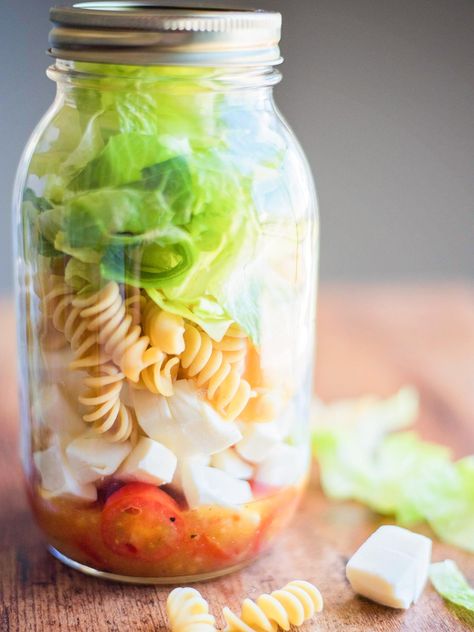 Mason Jar Meals Lunch, Salads For The Week, Quick And Easy Meal Prep, Meal Prep Salad, Prep Salad, Mason Jar Lunch, Mason Jar Recipe, Salad Jar Recipe, Jar Salad