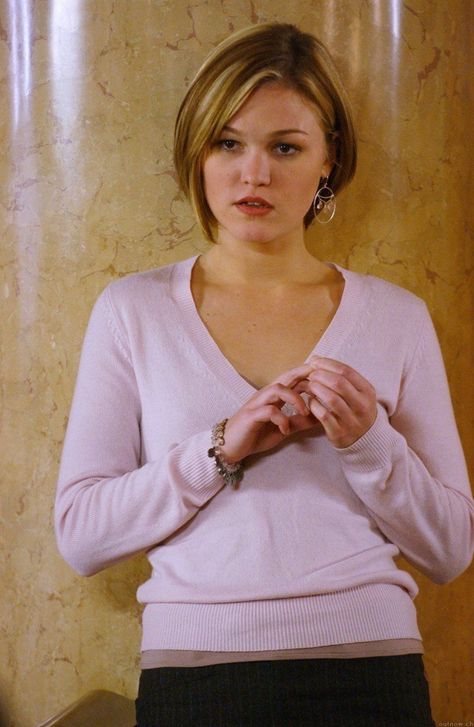 Julia Stiles Hair, Franka Potente, Bourne Supremacy, Joan Allen, 2000s Girl, Jason Bourne, Very Important Person, Julia Stiles, Matt Damon