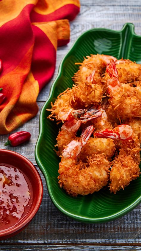 Coconut Fried Shrimp, Fish Casseroles, Easy Coconut Shrimp, Prawns Appetizers, Chili Dipping Sauce, Coconut Shrimp Recipe, Coconut Prawns, Fish Casserole, Coconut Shrimp Recipes