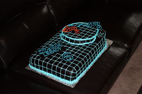 Disney Party Ideas Tron Party Cake Tron Party, Tron Legacy, Disney Party, 11th Birthday, Geek Culture, 10th Birthday, 7th Birthday, Party Cakes, Tron