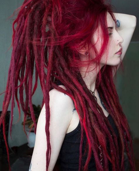 Synthetic Dreads Hairstyles, Red Dreadlocks, Red Dreads, Lena Scissorhands, Hippie Dreads, New Dreads, Dreadlocks Girl, Boho Hairstyle, Dreads Girl