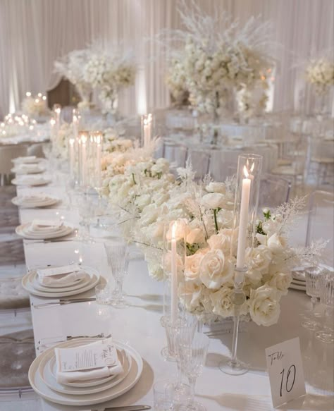 Beige Wedding Theme, Wedding Dinner Table Setting, Elegant Wedding Themes, White Weddings Reception, White Wedding Decorations, White Wedding Theme, Beige Wedding, Dream Wedding Decorations, All White Wedding