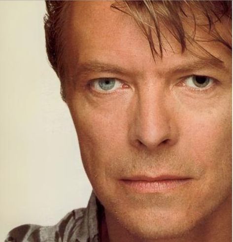 David Bowie Eyes, Bowie Eyes, Different Colored Eyes, Space Oddity, Ziggy Stardust, David Bowie, Left Handed, Famous People, David Jones