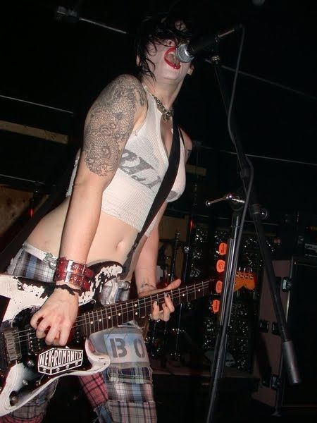 Brody Dalle, and the Distillers Brody Dale, Chicas Punk Rock, Chica Punk, Punk Rock Girl, The Distillers, Elvira Mistress Of The Dark, Women Of Rock, Guitar Girl, Punk Rock Bands