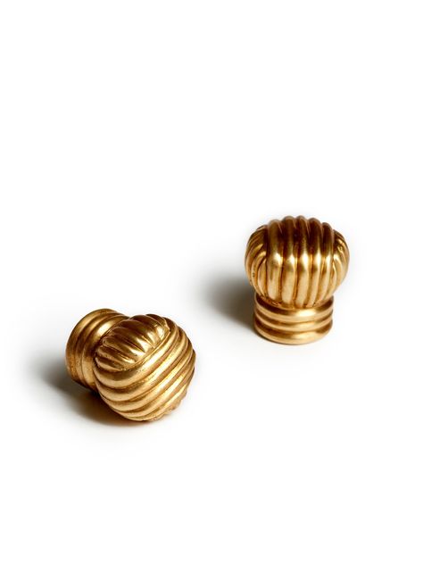 Handles Beata Heuman, Antique Knobs, Home Interior Accessories, Colonial Kitchen, Brass Cabinet Knob, Kitchen Cabinet Hardware, Brass Handle, Unlacquered Brass, Aging Beautifully