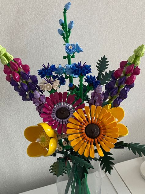 Flower Arrangements Unique, Diy Flower Craft, Lego For Adults, Lego Baby, Lego Flowers, Colorful Flowers Arrangements, Lego Collection, Creative Building, Lego Room