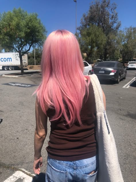 Pale Skin Pink Hair, Light Pink Hair Ideas, Pink Roots Blonde Hair, Muted Pink Hair, Lesbian Haircut Long, Fluttershy Hair, Bubble Gum Pink Hair, Blonde Hair With Pink Tips, Pink Hair Light