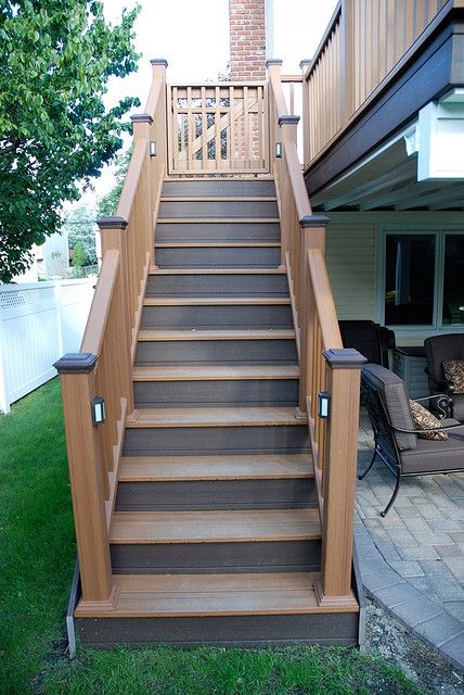 Trex Stairs by Long Island Decking Inc., via Flickr      I like the contrast of colors. Trex Stairs, Decking Stairs, Painted Decks, Balcony Stairs, Island Deck, Deck Railing Ideas, Backyard Playset, Deck Railing Design, Railing Ideas