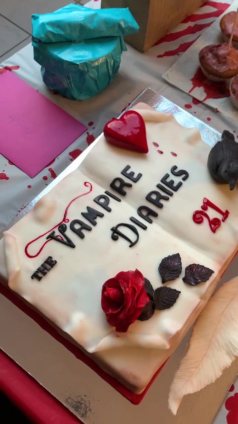 The Originals Birthday Theme, Tvd Themed Party, The Vampire Diaries Birthday Cakes, Vampire Diaries Birthday Theme, The Vampire Diaries Birthday Ideas, Vampire Cake Birthday, Tvd Birthday Cake, Tvd Birthday Party Ideas, Vampire Diaries Themed Birthday Party