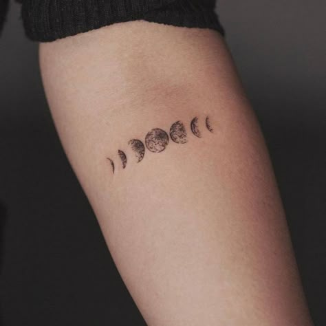 Moon Phases Wrist Tattoo, Tattoos Moon Phases, Microtattoo For Women, Moon Forearm Tattoo, Moonphase Tattoo, Moon Phase Tattoos, Inner Wrist Tattoo, Inner Wrist Tattoos, Moon Phases Tattoo