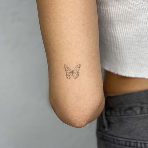 Tiny Detailed Butterfly Tattoo, Tiny Butterfly Tattoo, Art Tattoo Design, Simple Butterfly Tattoo, Inspo Tattoo, Tiny Tattoos For Women, Small Butterfly Tattoo, Aesthetic Tattoos, Hip Tattoos Women