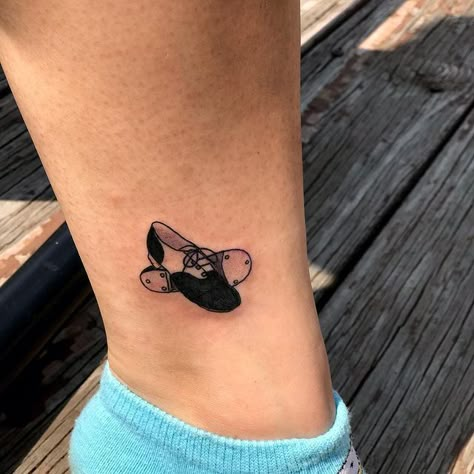 love tap dance Tap Shoe Tattoo Ideas, Tap Dance Tattoo, Tap Shoe Tattoo, Tap Shoes Drawing, Dance Tattoo Ideas, Dancer Tattoo, Tat Inspiration, Friendship Tattoo, Dance Tattoo