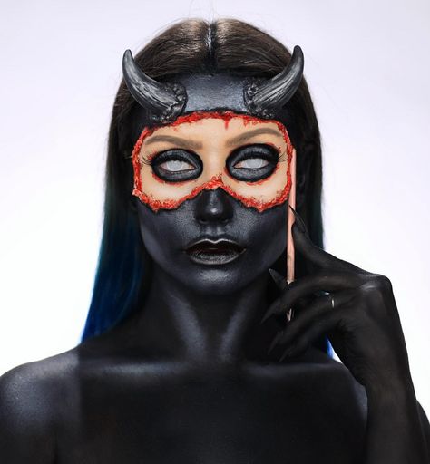 Scariest Halloween Makeup, Black Demon Makeup, Possessed Makeup, Scary Beauty, Spooky Shoot, Demon Makeup, Black Demon, Creepy Makeup, Blue Halloween