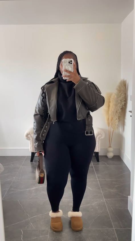 Winter Outfits Blackgirl Thick, Curvy Girl Outfits Winter Black Women, Fall Outfits Black Women Baddie, Mint And Black Outfit, Plussize Outfit Ideas Winter, Plus Size Baddie Winter, Curvy Christmas Outfit Casual, Outfits For Plus Size Black Women, Plus Size Outfit Ideas Black Women