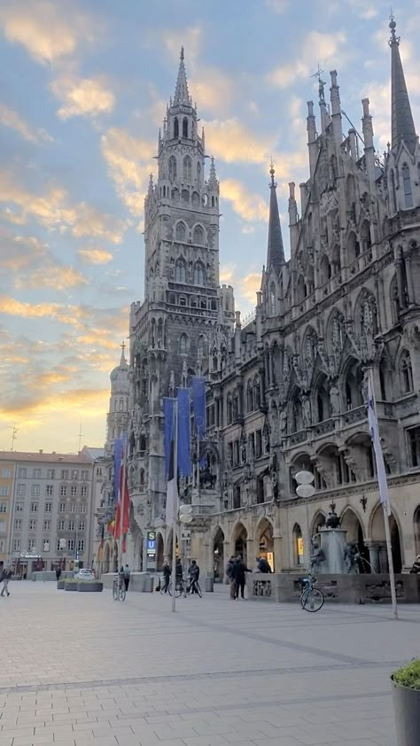 Marienplatz Munich Photography, Germany Places To Visit, Munich Germany Photography, Living Things And Non Living Things, Germany Beautiful Places, Munich Germany Aesthetic, Germany Places, German Country, Germany Video