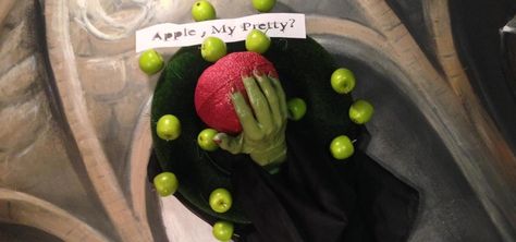 How to Make a Witch Hand with Poisoned Apple Halloween Wreath Scary Thoughts, Rey Star Wars Costume, Rey Costume, Poisoned Apple, Green Spray Paint, Apple Wreath, Red Spray Paint, Halloween Witch Wreath, Halloween Fruit