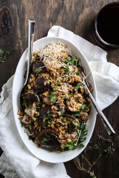 Toasted Farro with Roasted Shiitake, Shallots and Pine Nuts Farro Salad, Winter Dishes, Vegan Salad, Easy Vegetarian, Vegan Condiments, Meatless Meals, Vegan Eating, Vegan Dinners, Whole Food Recipes