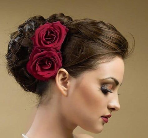 15 Incredible Spanish Hairstyles for Classy Women Type Of Hairstyles, Hairstyles Mexican, Dancer Hairstyles, Spanish Folklore, Spanish Hair, Spanish Hairstyles, Mexican Hairstyles, Sanggul Modern, Bridal Bun