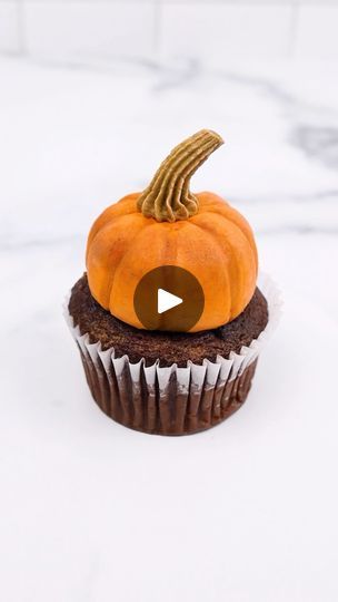 Pumpkin Song, Simple Decorating, Fall Cupcakes, Semi Realistic, Halloween Baking, Pumpkin Picking, Pumpkin Cupcakes, Pumpkin Seasoning, Halloween Cupcakes