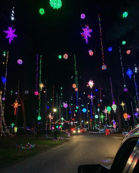 Christmas Lights Under Snow, Christmas Lights Night, Winter Core, Colorful Christmas Lights, Chickens In The Winter, Christmas Lights Outside, Dream Dates, Xmas Design, Aussie Christmas