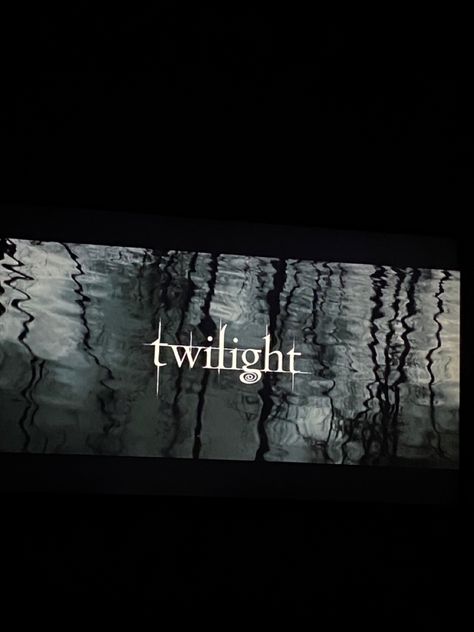 Twilight Movie Marathon Ideas, Twilight Marathon, Twilight Series Books Aesthetic, Twilight Movie Marathon, Watching Twilight, New Moon Twilight Aesthetic, Reading Marathon, Reading Twilight Aesthetic, Twilight Party