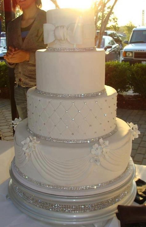 Wedding Cakes Simple, Wedding Cake Simple Elegant, Bling Wedding Cakes, Cakes Simple, Cakes Design, Wedding Cakes Elegant, Creative Wedding Cakes, Food Wedding, Dream Wedding Cake