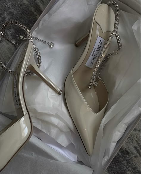 jimmy choo shoes vision board trendy shoes trendy outfits trends pumps heels luxury inspo aesthetic ball shoes white shoes fashion high fashion Elegant Shoes Heels, Fancy Heels, Heels Aesthetic, Shoes Heels Classy, Wedding Shoes Bride, Jimmy Choo Heels, Classy Shoes, Heels Classy, Wedding Shoes Heels