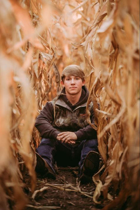 Senior Picture Ideas For Hunters, Guy Hunting Senior Pictures, Goose Hunting Senior Pictures, Senior Photoshoot Ideas For Guys Hunting, Senior Hunting Picture Ideas, Hunting Sr Pictures, Senior Pictures Outfits Male, Cornfield Senior Pictures, Senior Photos With Tractor