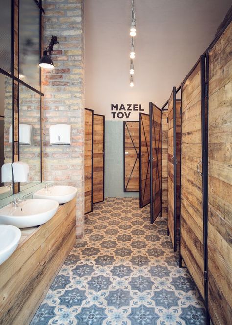 MazelTov - 81Font / Studio Arkitekter © Dániel Dömölky Restaurant Bathroom Ideas Modern, Public Bathroom Aesthetic, Public Bathroom Ideas, Restaurant Bathrooms, تصميم دورة مياه, Public Restroom Design, Commercial Bathroom Designs, Toilet Hotel, Commercial Restroom