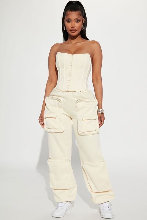 Formal Cargo Pants Outfit, Corset And Cargo Pants Outfit, Cream Pant, Outfits Concert, Cream Fashion, Performance Outfits, Girls Dress Outfits, Fashion Nova Outfits, Baddie Tips